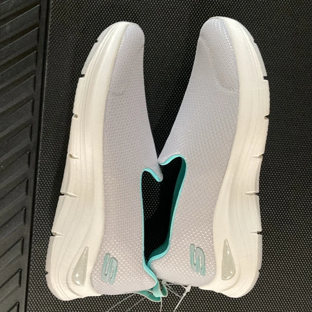 Brand New Skechers - Picture 10 of 13
